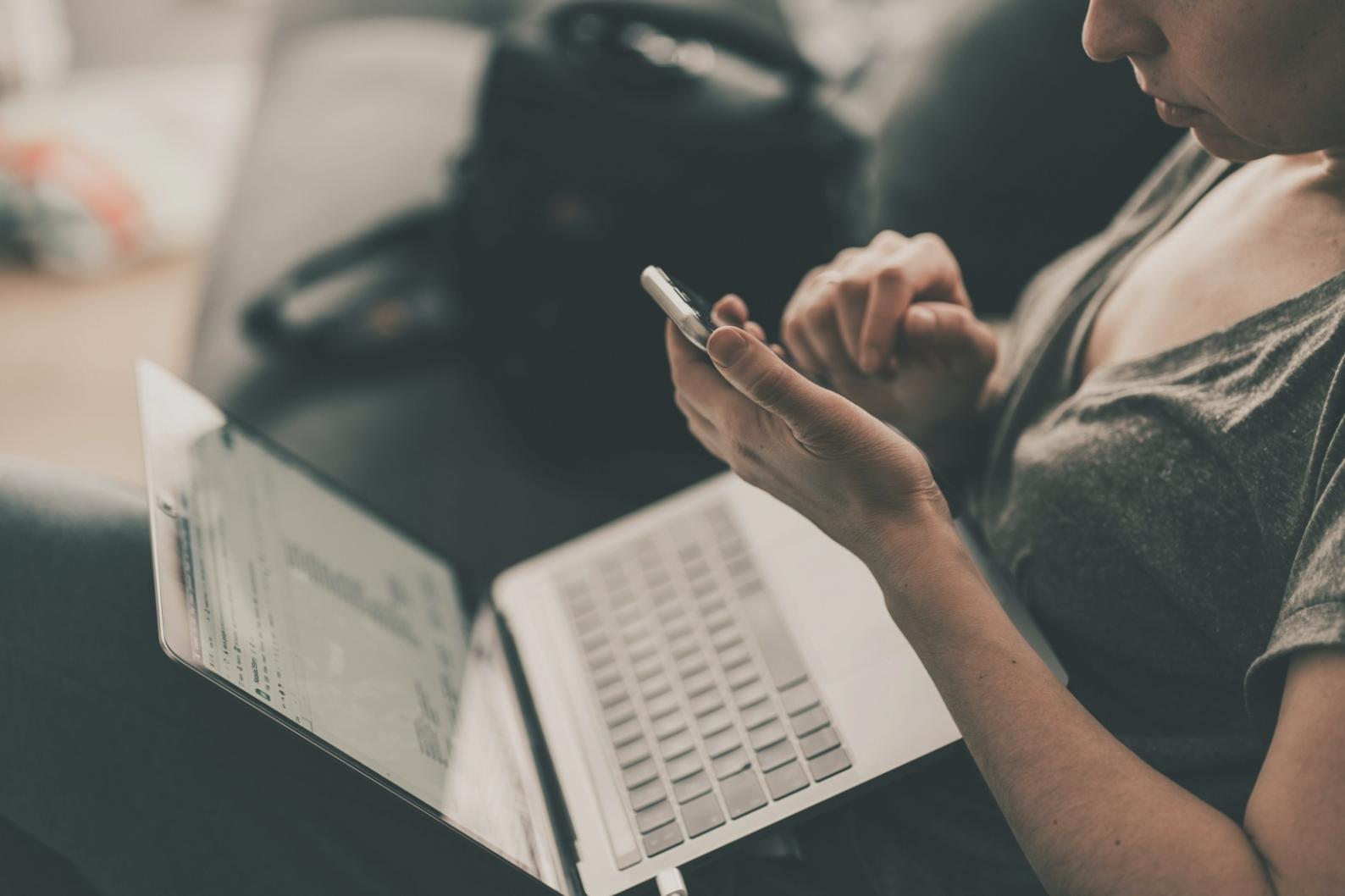Sesión de trabajo colaborativo desarrollando estrategias financieras personalizadas